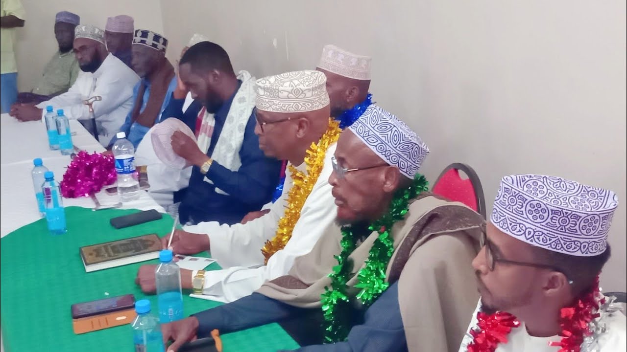 Dr. Gabane iyo Adam Ali Oo Odayasha Talada Cowdaq Kala Hadlay Kursiga Garissa Township