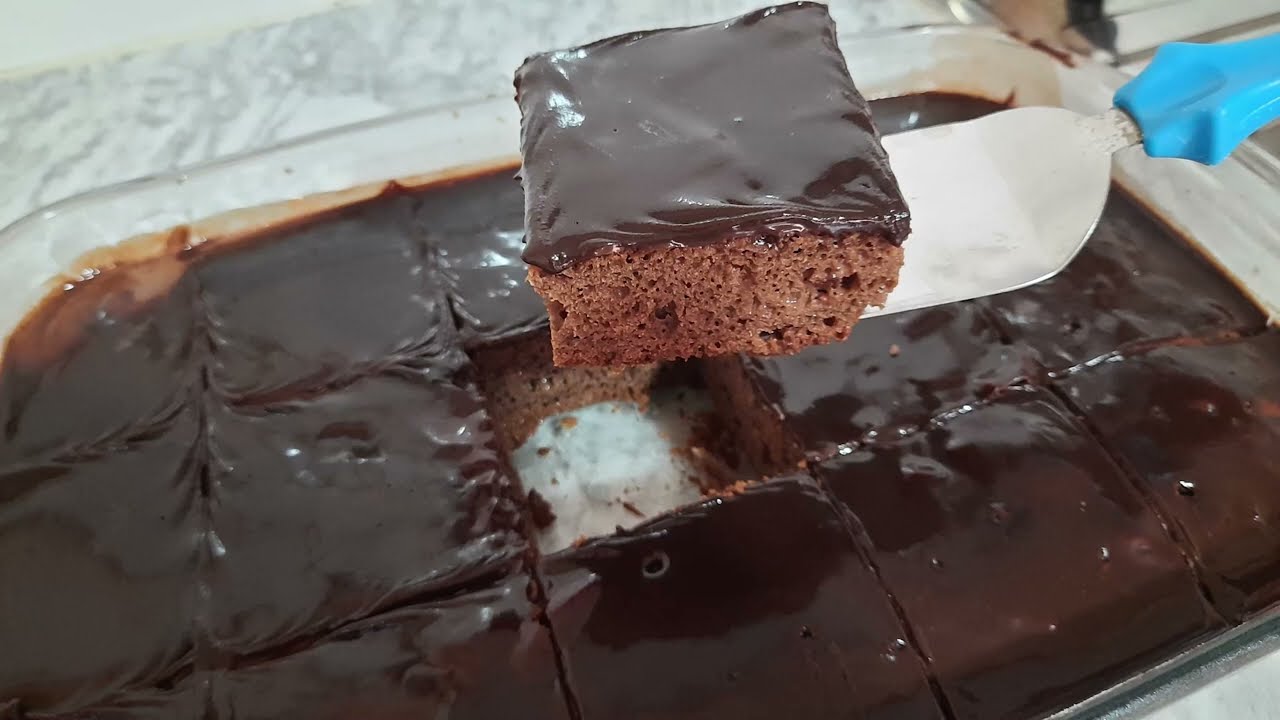 كيكة الشوكولاتة اللذيذة خفيفة هشة اسفنجية سهلة وبسيطة