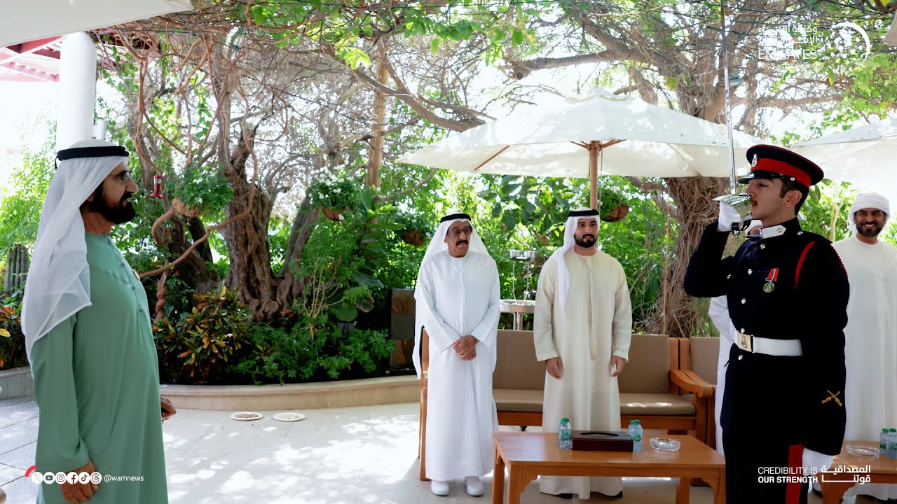 نائب رئيس الدولة يلتقي محمد بن راشد بن محمد بن راشد ويهنئه بالتخرج