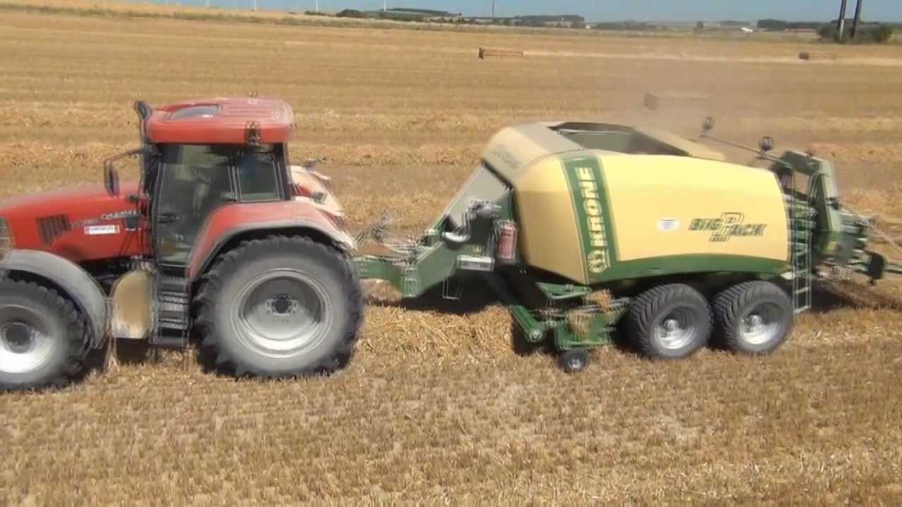 CASE CVX 195 et Krone big pack 1270 au pressage de la paille en 2012