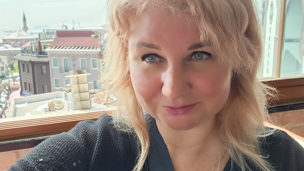 Прилетели в Стамбул, Одни в аэропорту ночью Заселились в отель Стамбул Холидей.