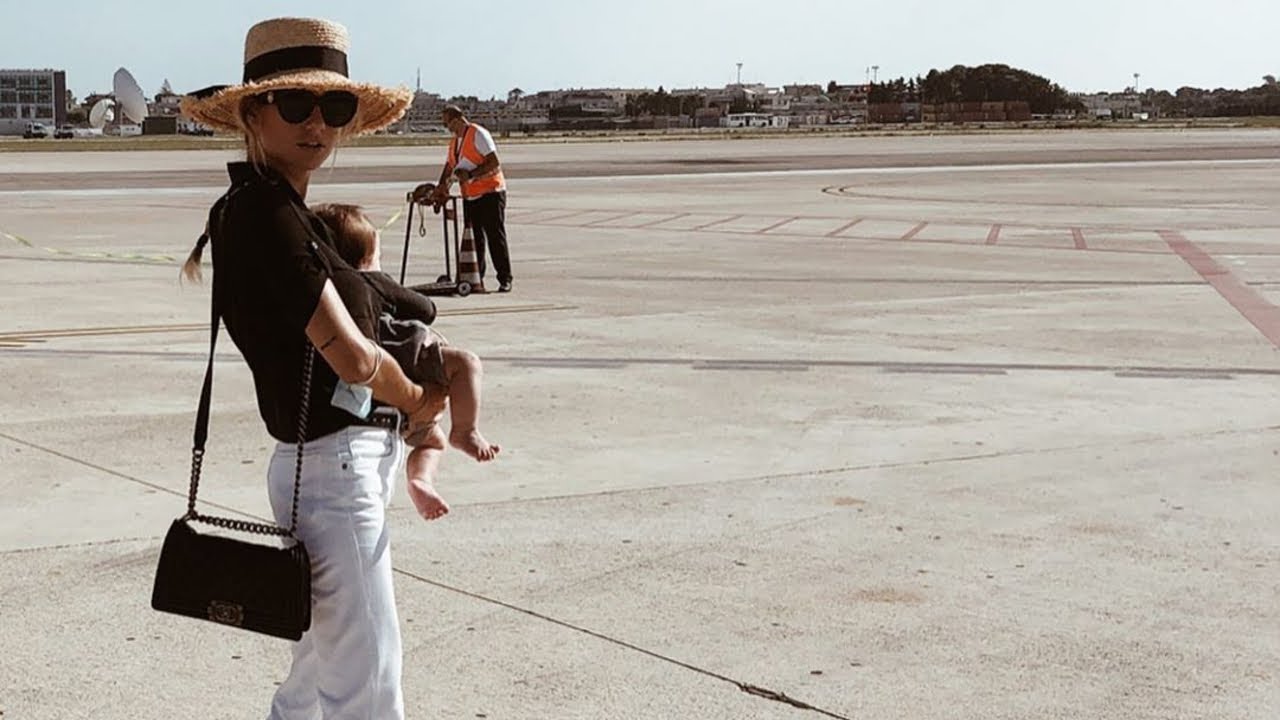 Cristina Marino, primo volo con la figlia neonata