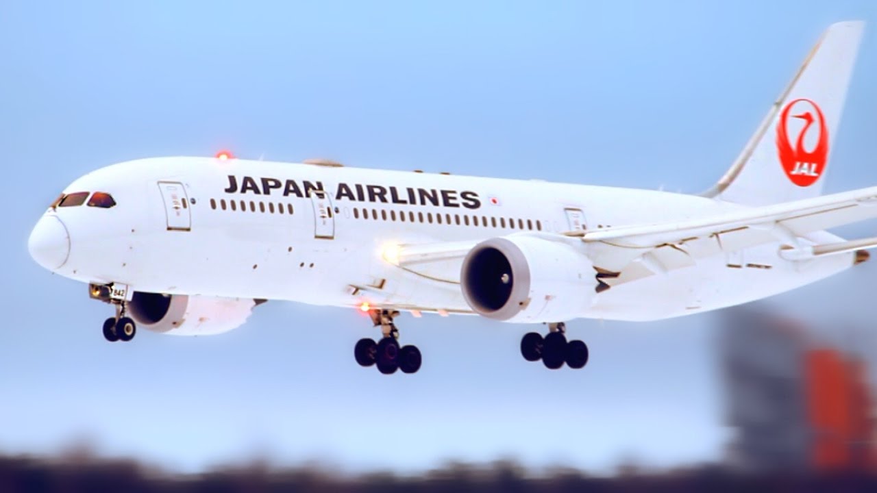 10+ MINUTES | Snowy Plane Spotting at Helsinki Airport | A350, B787, A340...