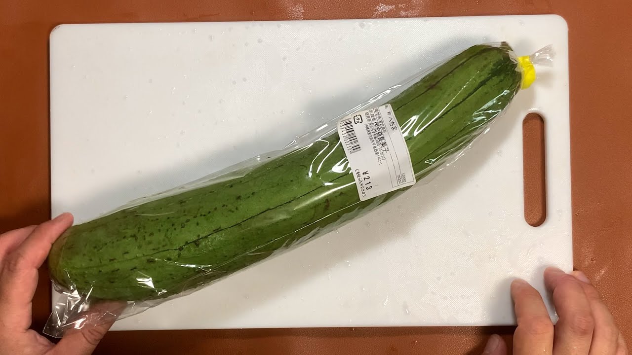 育ててよし、洗ってよし、食べてよし。沖縄の代表的なヘチマ料理を作って食べた。