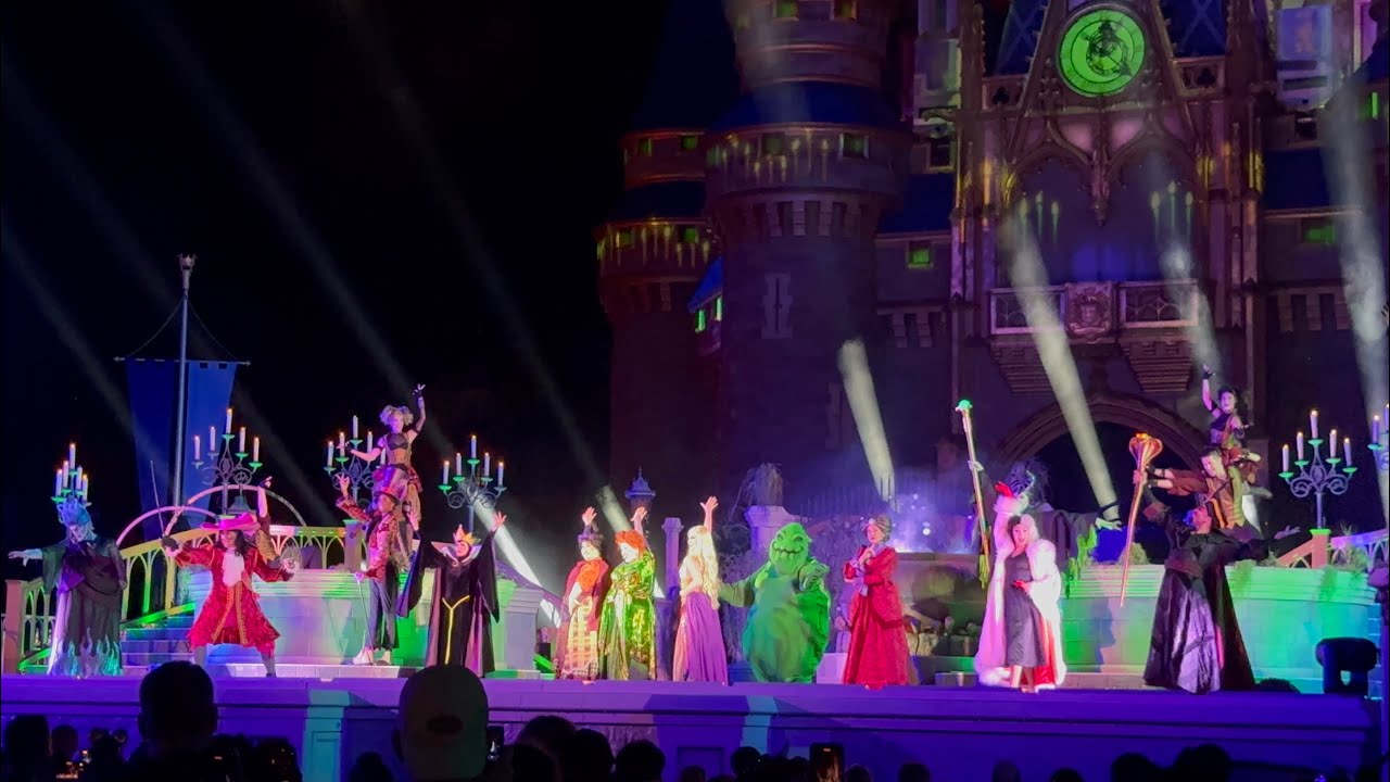 Hocus Pocus Villain Spelltacular at Mickey's Not So Scary Halloween Party