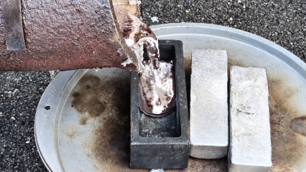 Melting Aluminum Beach Chairs - Beach Trash Recycling (Molten Aluminum)
