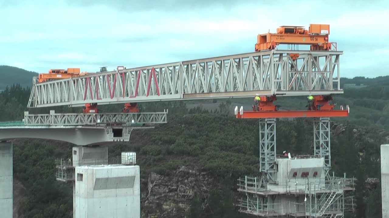 Montaje con lanzavigas del Viaducto sobre el Río Ferreira en Guntín (Lugo)