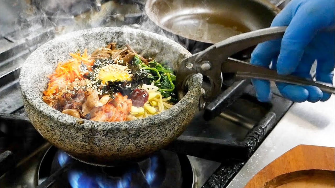 Очень вкусное блюдо из свинины! Повара очень активны! Корейский ресторан в Японии