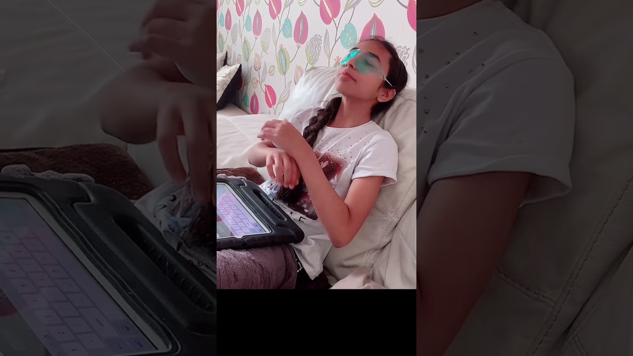 Gel eye mask for dark circles and puffy tired eyes