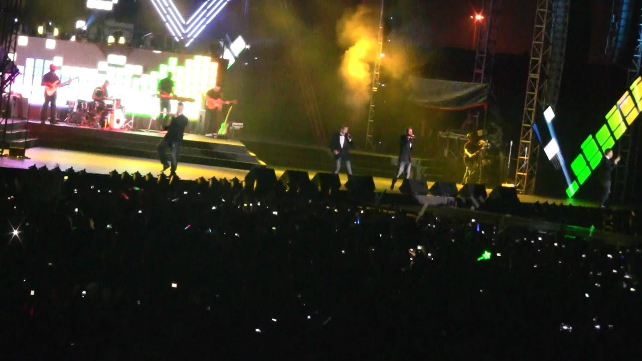 Westlife - Uptown Girl | Gravity Tour 2011 - Hanoi, Vietnam