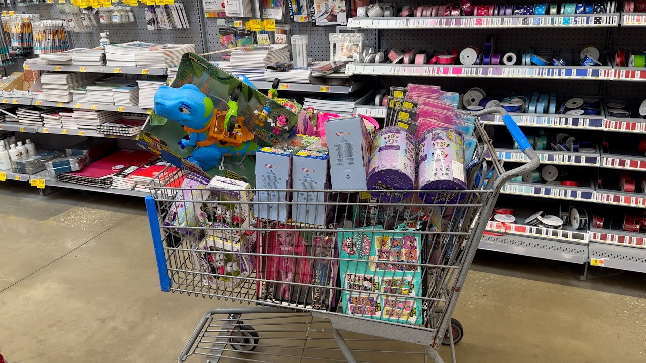 Ещё одна тележка, полная денег и прибыли от распродажи в Walmart, просто стоит на полках.