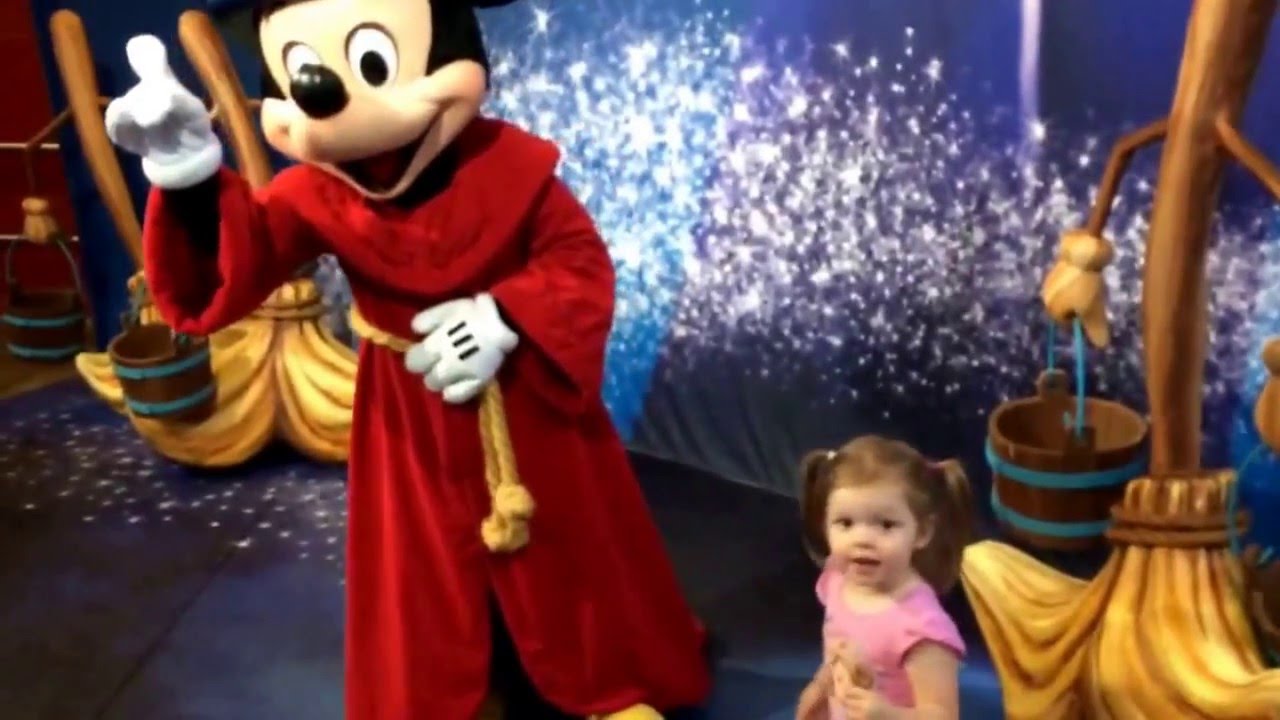 Disney Beams: Josie Meets Sorcerer Mickey Mouse at Disney's Hollywood Studios!!