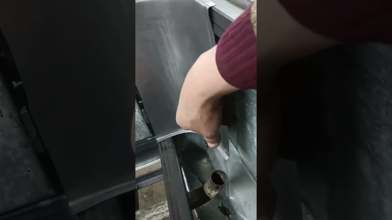 Идёт реставрация ГАЗ-  21 пикап. 