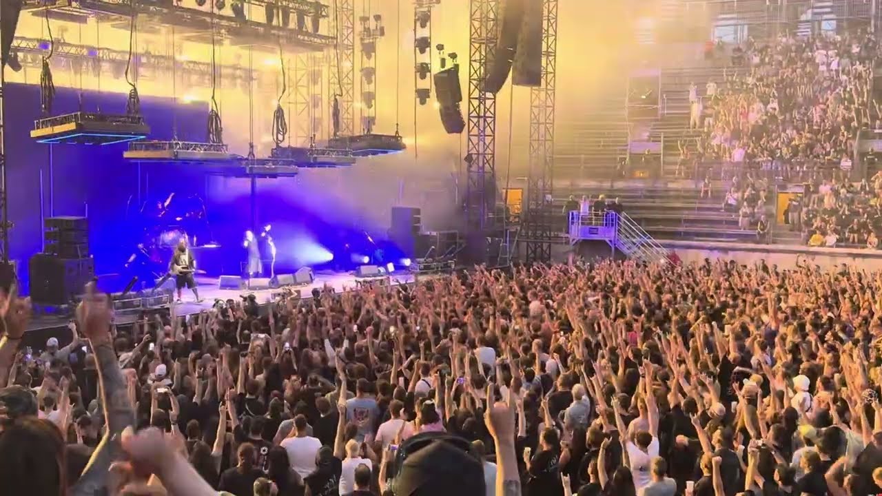 Intro - Blind - Korn @Festival de N&icirc;mes 2025