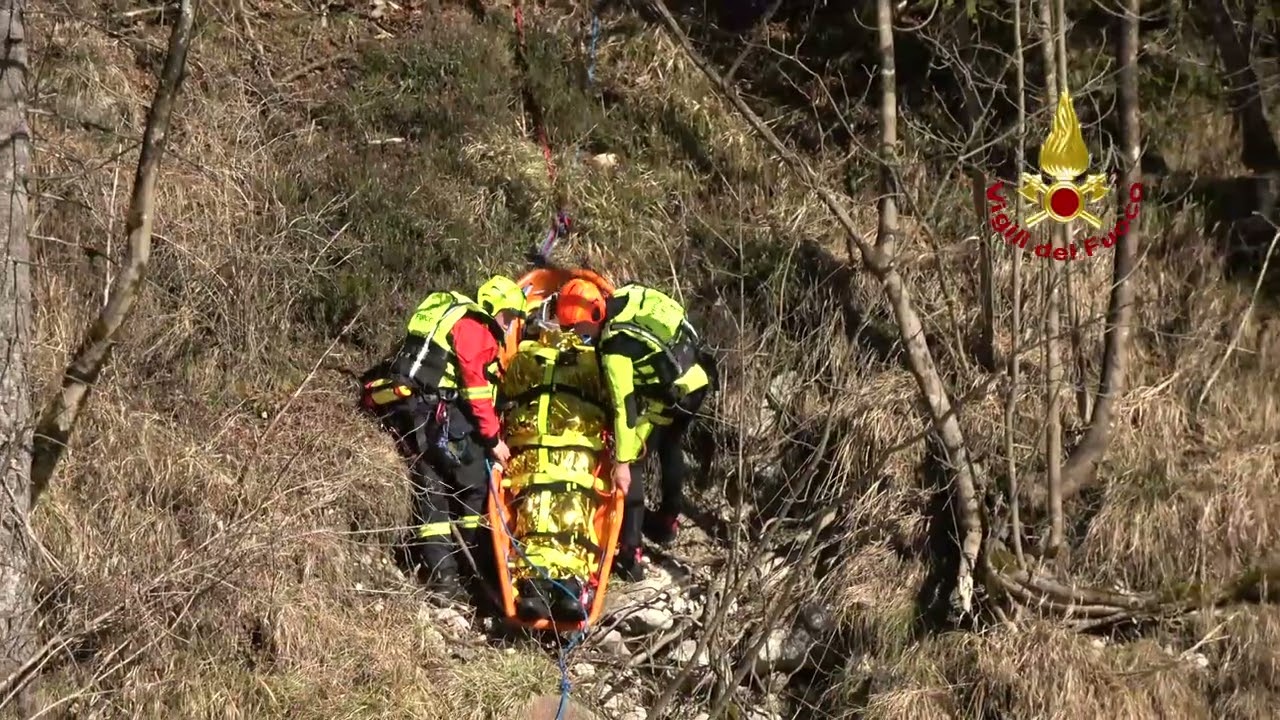 PORDENONE - ADDESTRAMENTO VIGILI DEL FUOCO IN ACQUE FREDDE