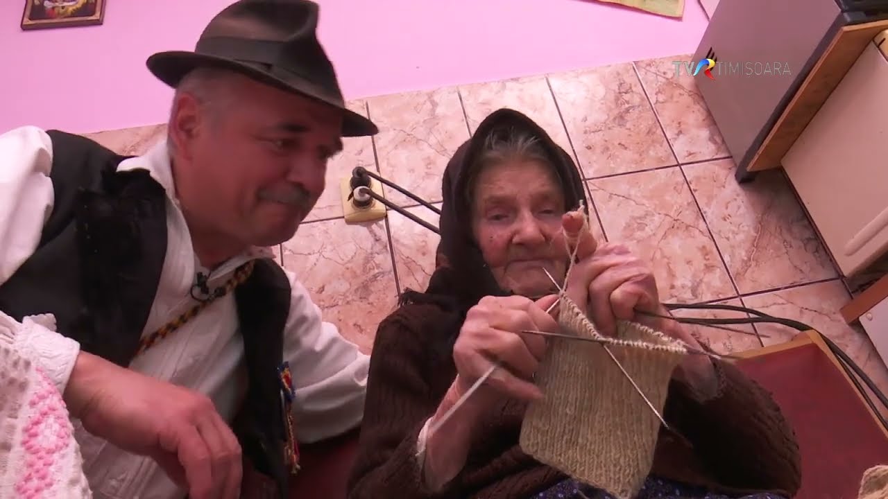 Buna Arzălea din Pietroasa încă ștricuie ciorapi de lână la 95 de ani #SareaInBucate @TVRTM