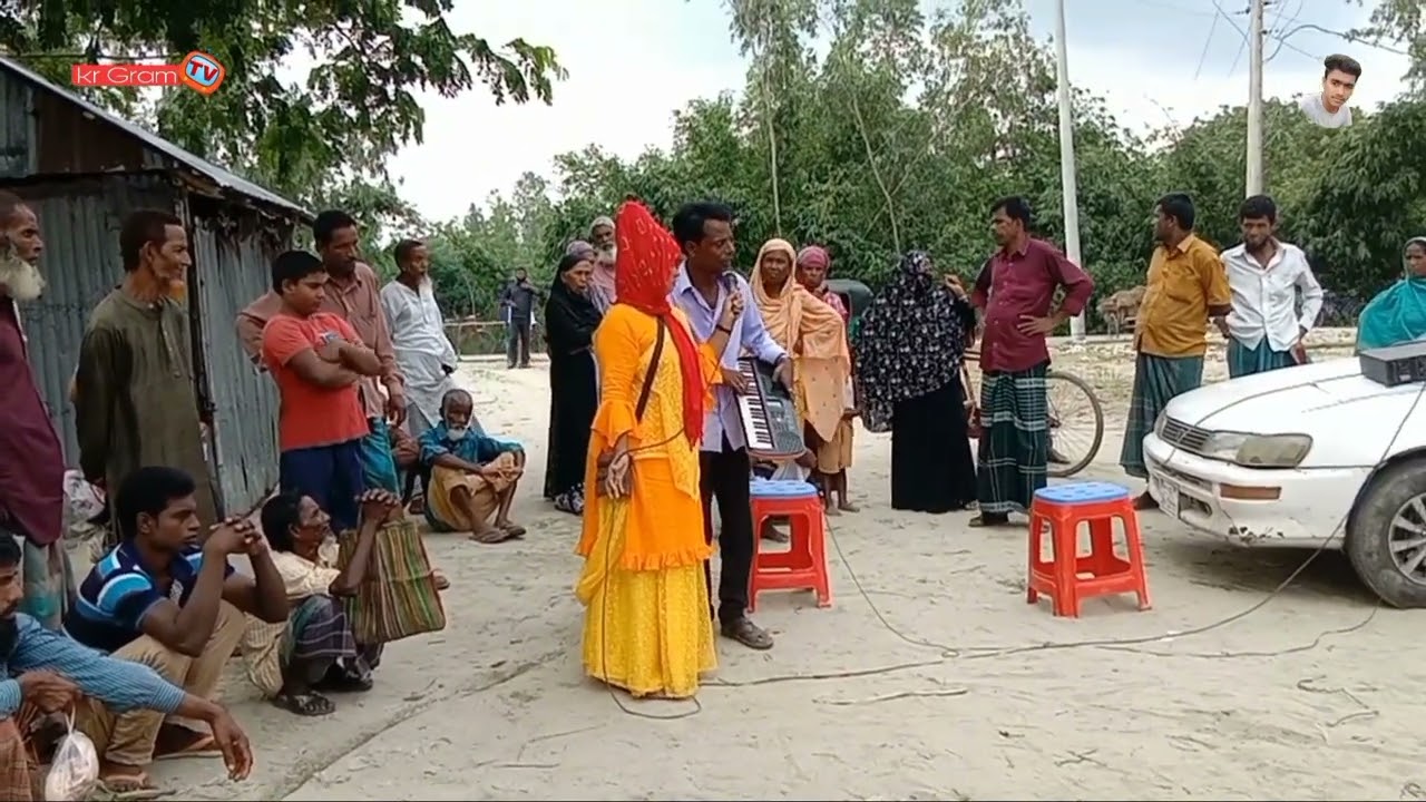 সুন্দরী মেয়েকে নিয়ে গান গাইলেন হকার, ২০২২ সালে হাট বাজারের হকার এর সেরা  গান | Amazing Street Singer
