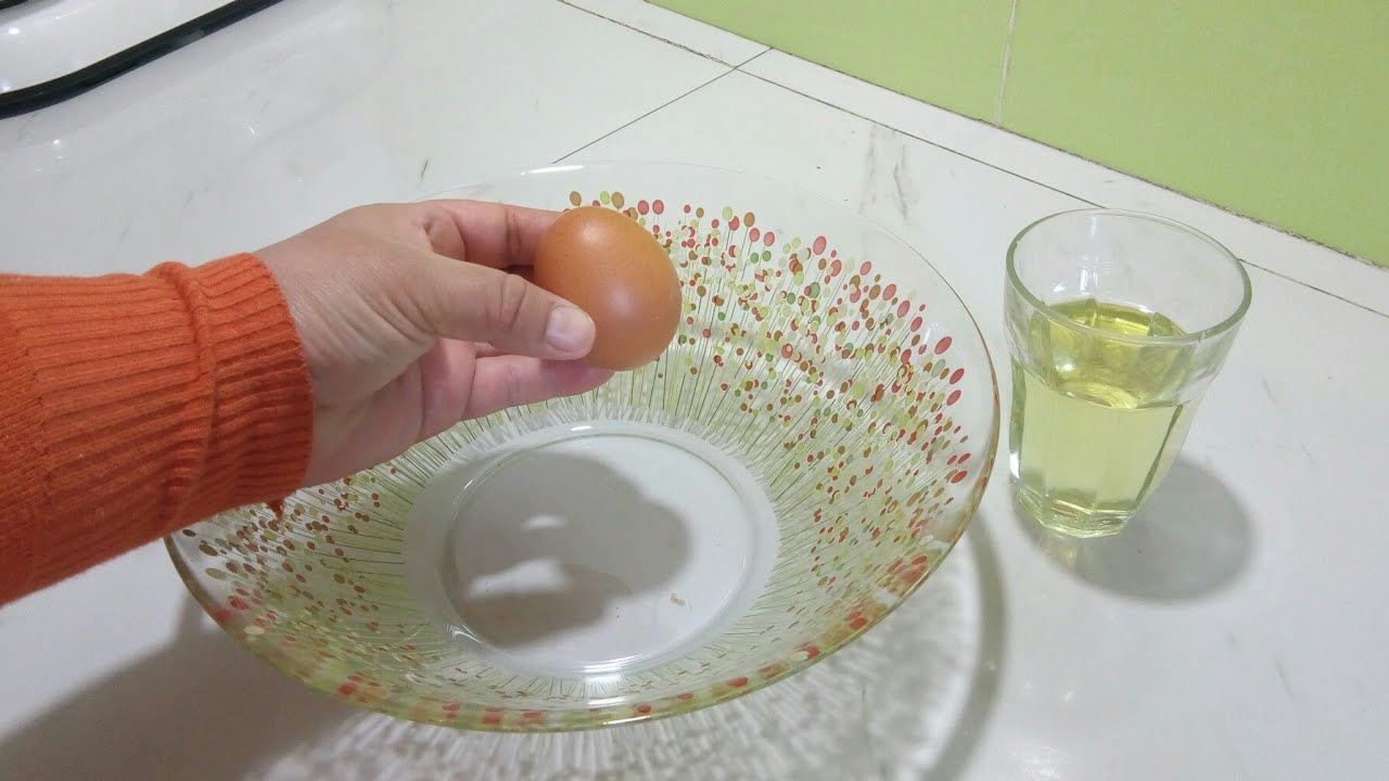 بحبة بيض نص كاس زيت خرجت حلوى بنيييينة وذوقها خيالي وكمية كبيرة وتوجد في 10 دقايق