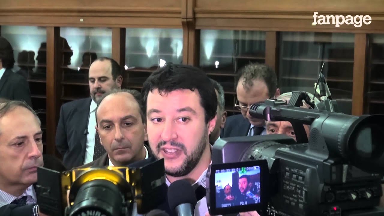 Salvini a Salerno, tra contestazioni, applausi e l'incontro col sindaco De Luca