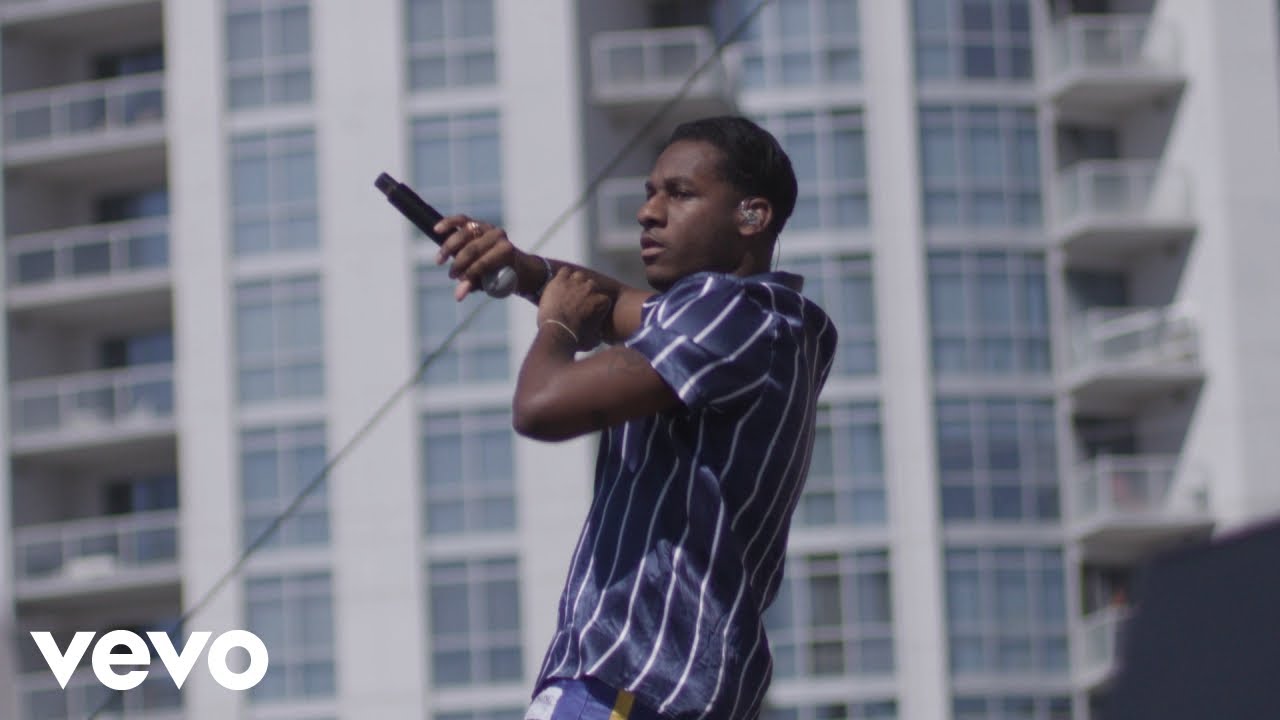 Leon Bridges &ldquo;Beyond&rdquo; (Live from Honda Stage at the 2018 iHeartRadio Music Festival)