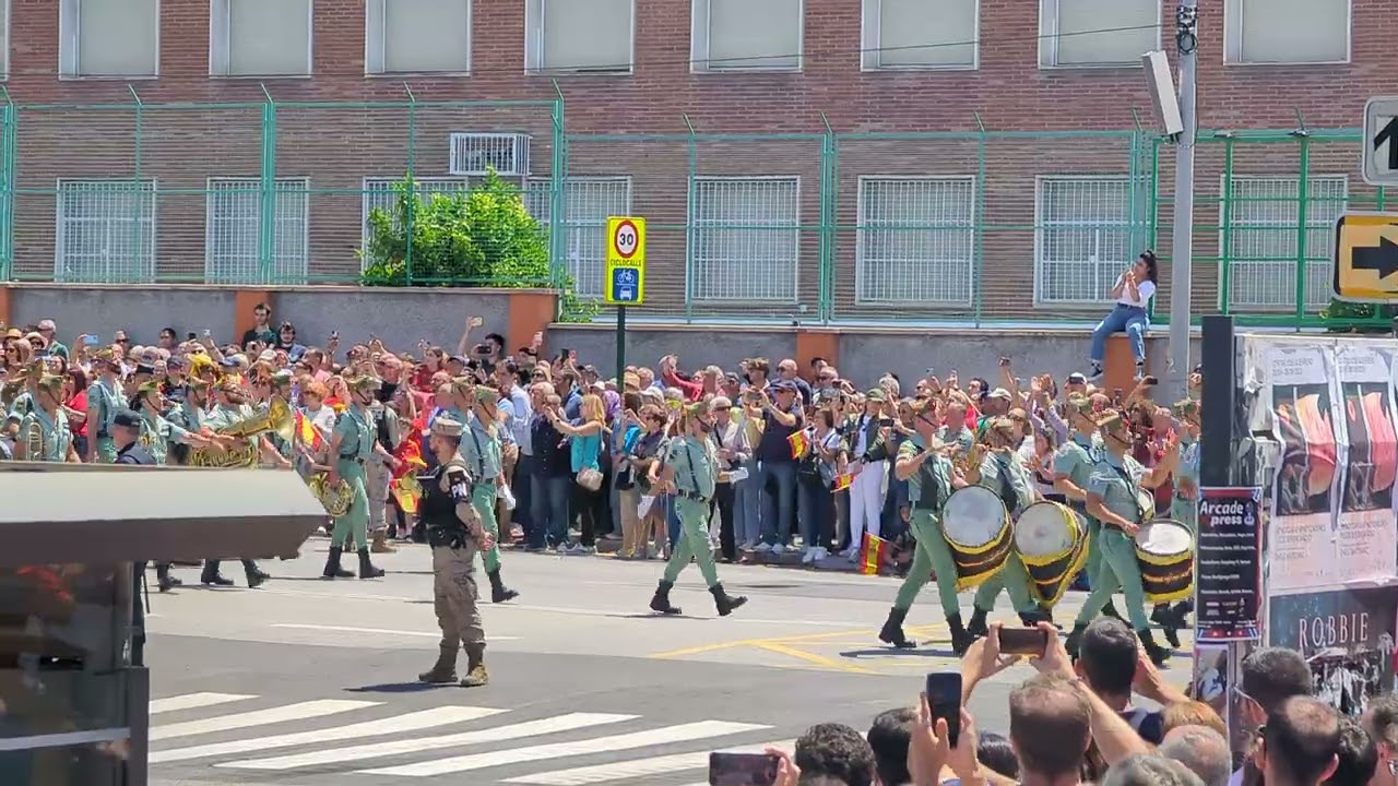 Legionarios y Regulares en Granada.Desfile Fuerzas Armadas Granada 2023.