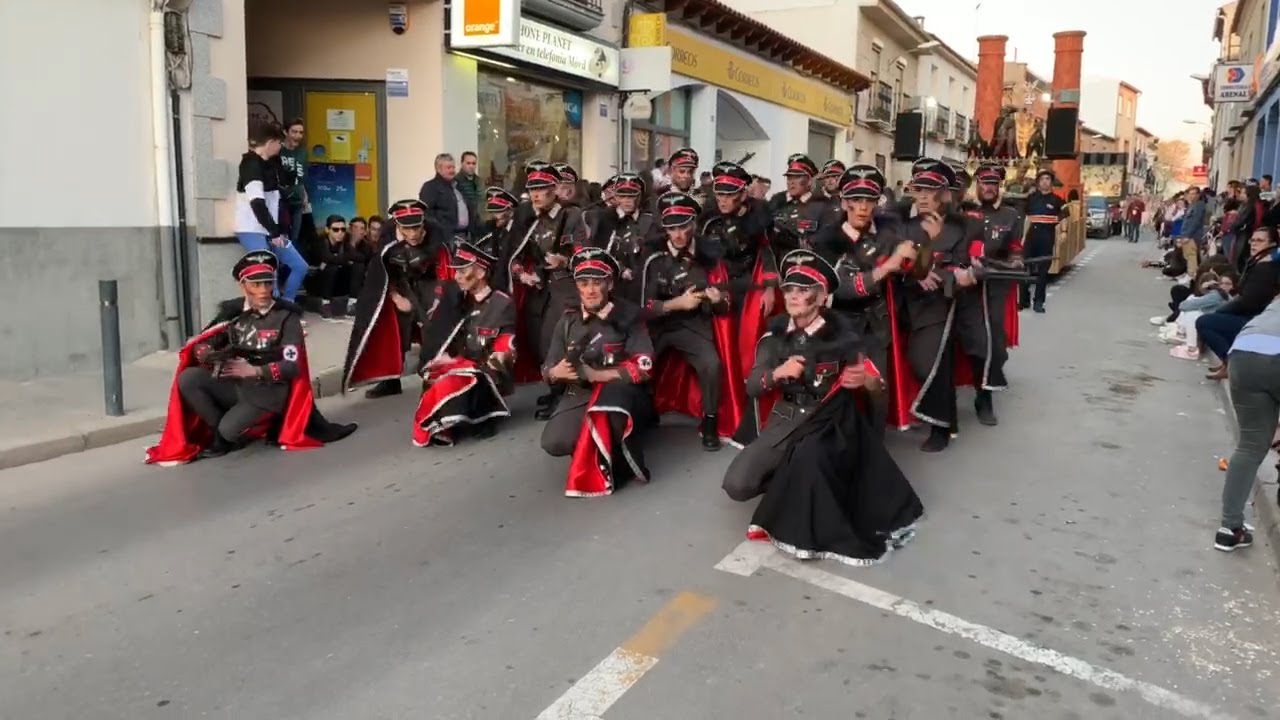 Comparsa con temática del Holocausto participa en un desfile de Carnaval