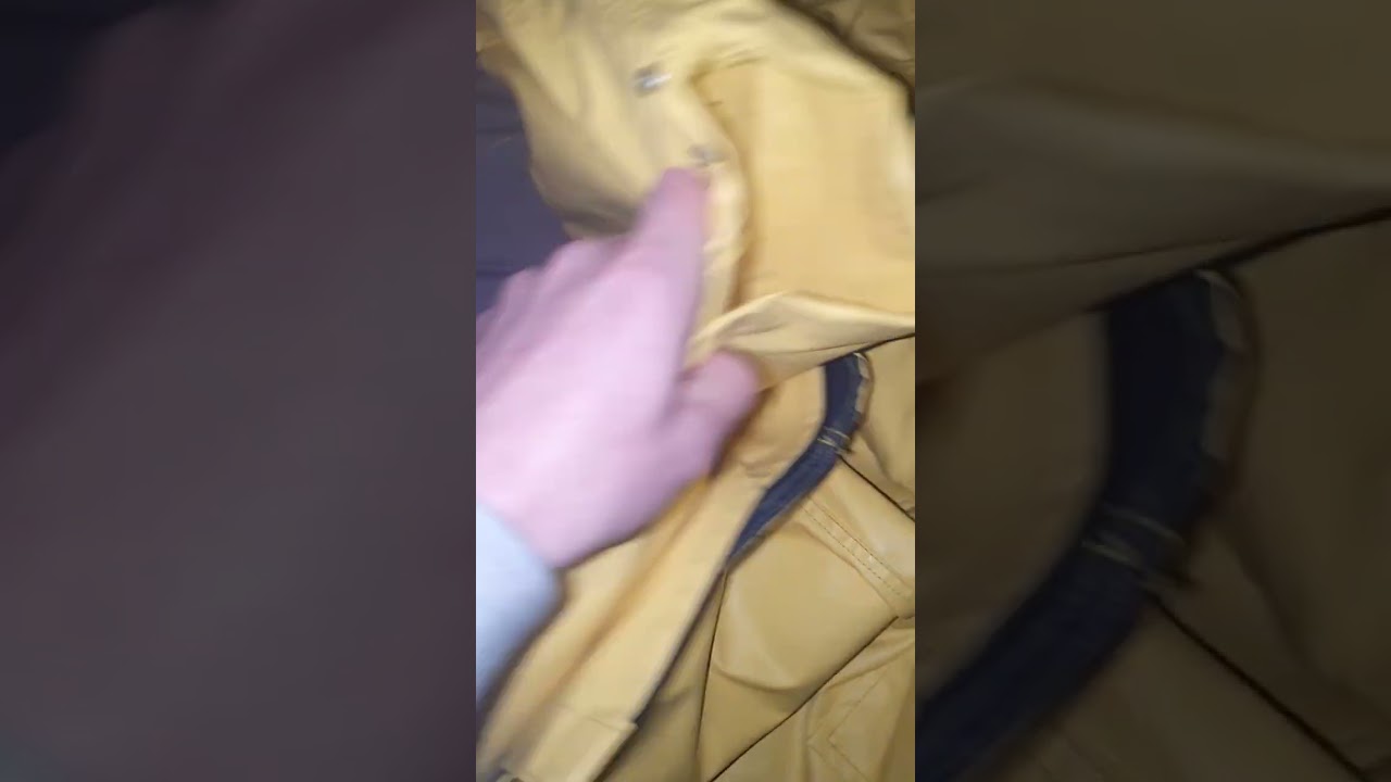 Alte gebrauchte Regenmäntel,Regenmantel, raincoat für den Restmüll Teil 1
