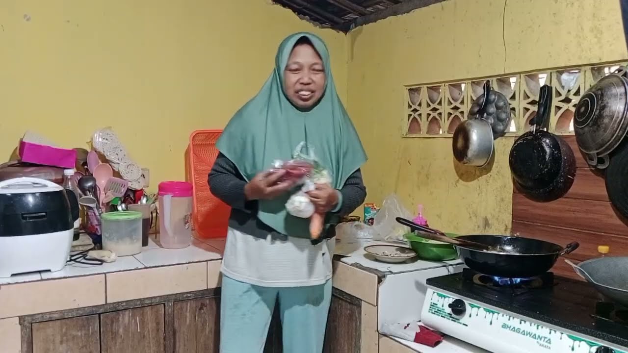 Masak oseng oseng ‼️bapak makan sendiri.. 
