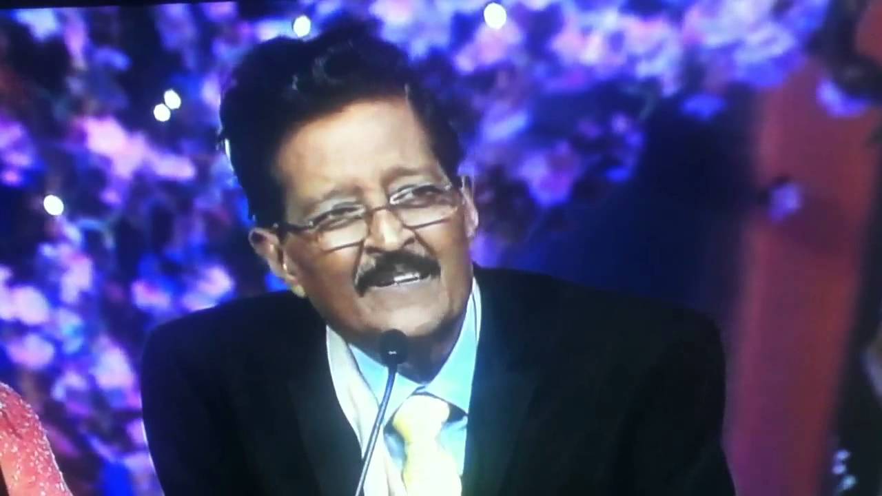 Priyanka Chopra with her dad (TOIFA)