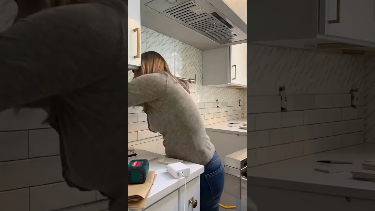 How to DIY Your Backsplash (I promise it&rsquo;s easier than you think 😉)