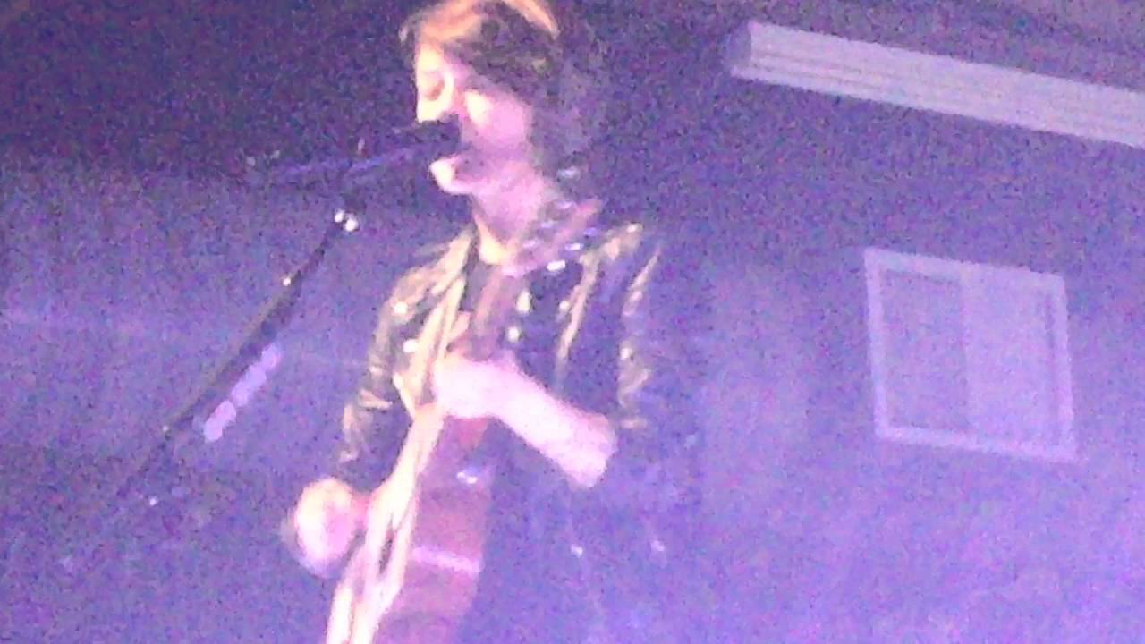 Tegan and Sara - Tegan's first date with a girl + Love They Say -Louisville, KY - 7 may 2014 (10/12)