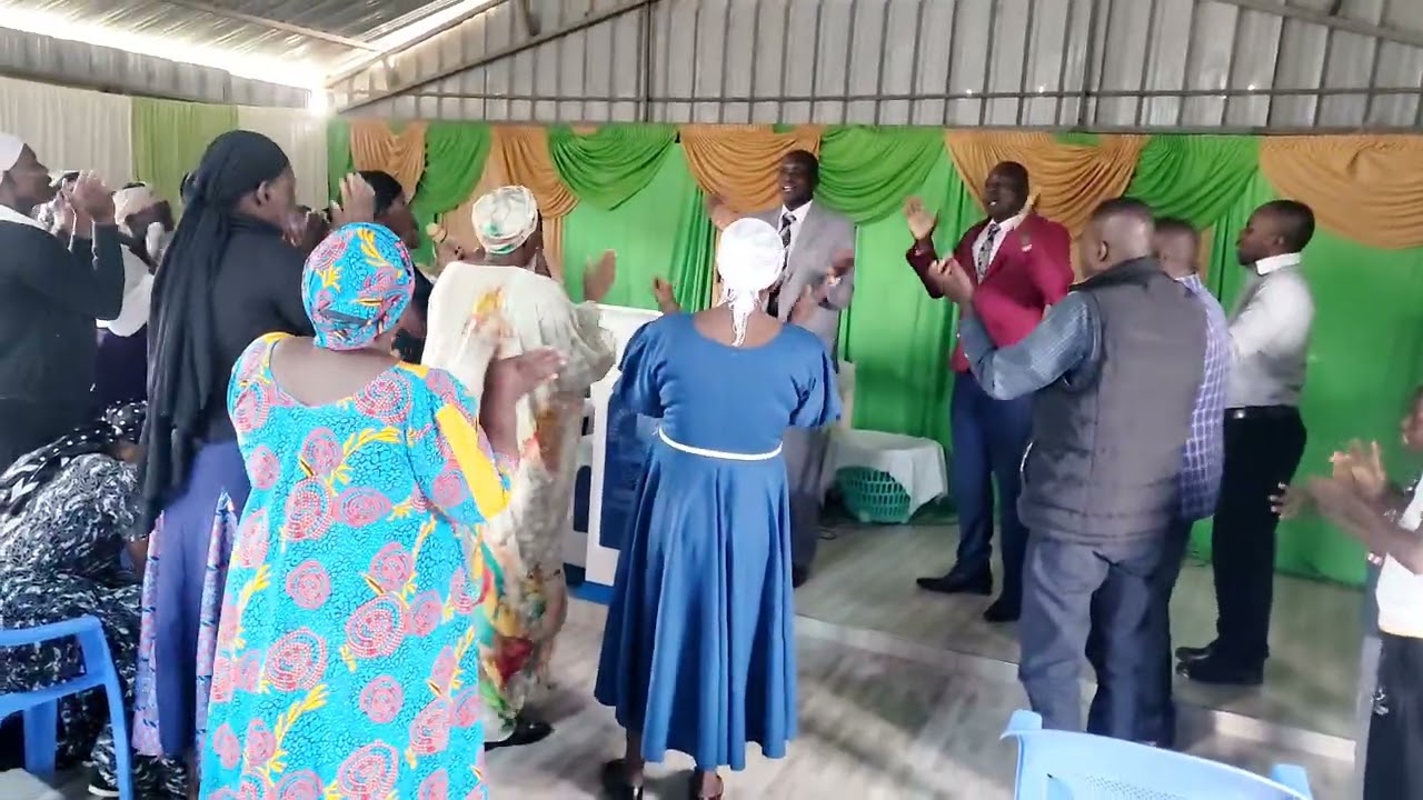 Pako  nyasaye  gi  mama  celestin