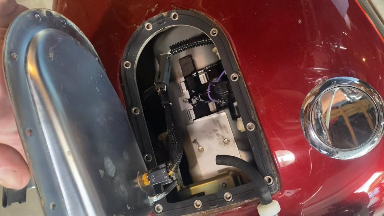 2006 Dyna Wide Glide: Changing the Fuel Pump