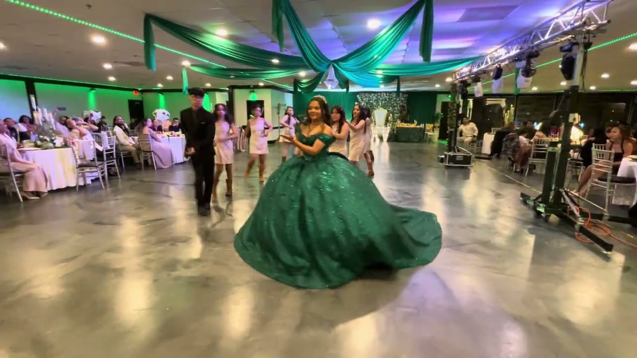 Aixa's Vals De Entrada -  Ariana Grande - Moonlight