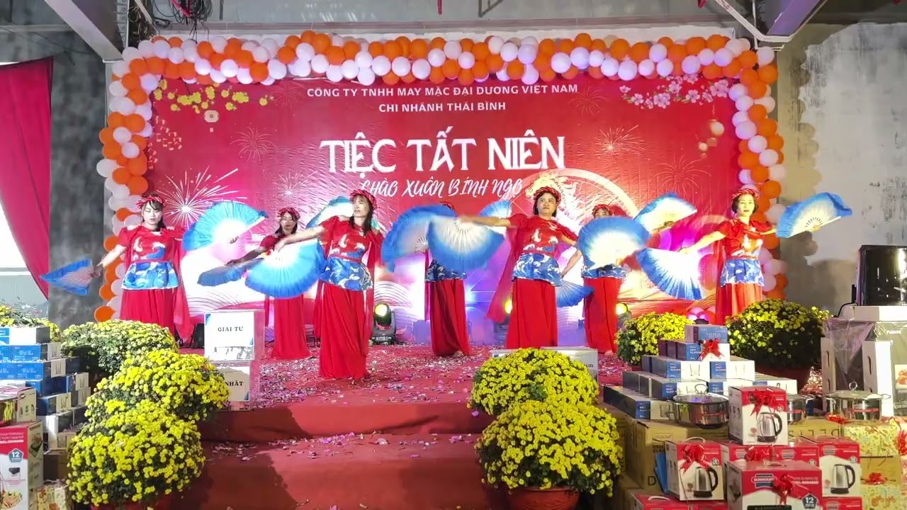 Xuân đẹp làm sao múa Tất niên 2026