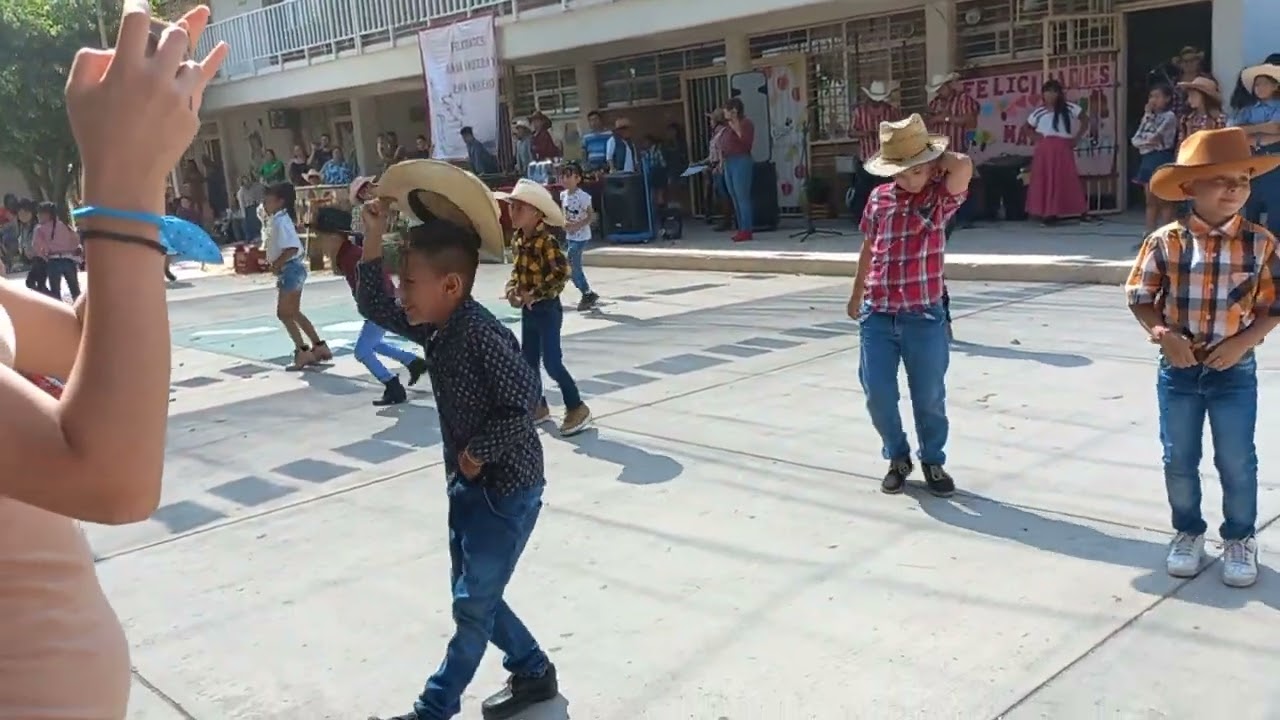 EL TUCANAZO | Baile escolar 🤠🤠 |MatePlay 🎯