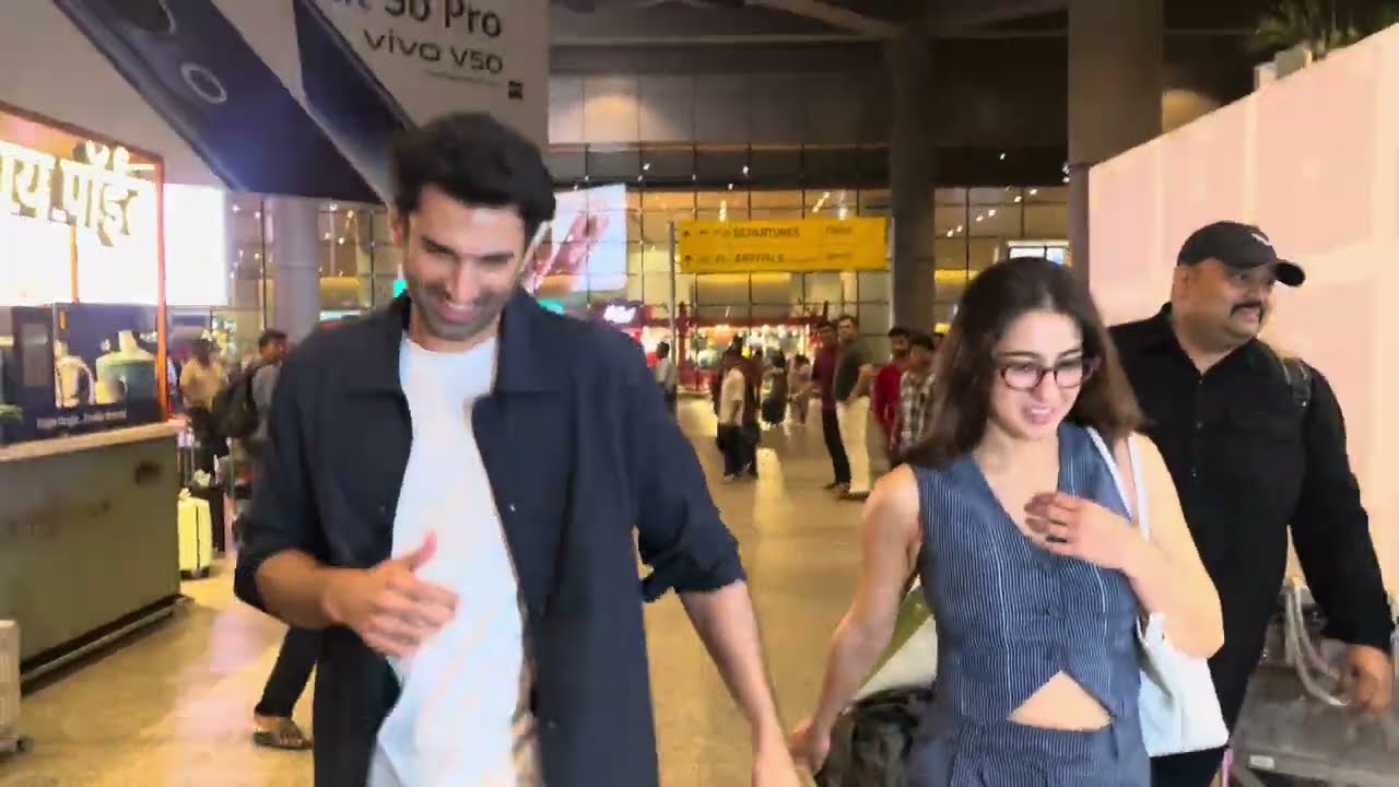 Sara Ali Khan & Aditya Roy Kapur Return to Mumbai Snapped At Airport | Bollywood News
