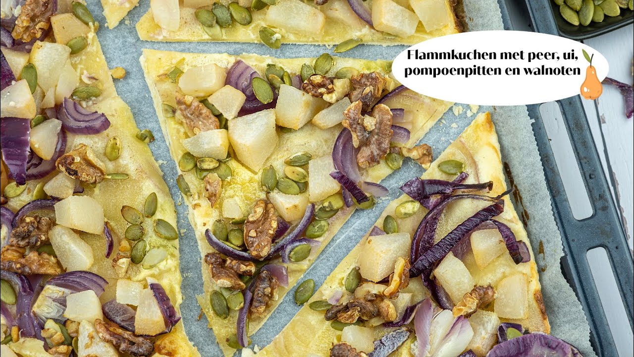 Flammkuchen met peer, ui, pompoenpitten en walnoten