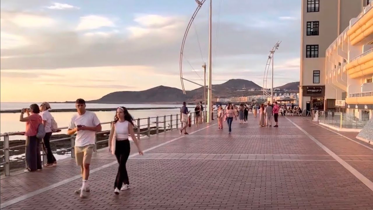 Sunset Walking at Las Palmas de Gran Canaria (Paseo de las Canteras Beach)