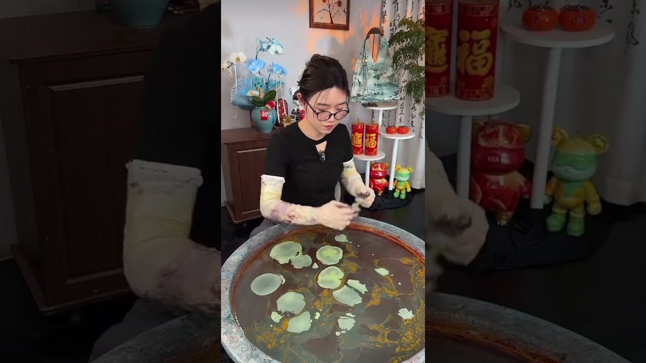 Use the color scheme mix with water to made a beautiful bag