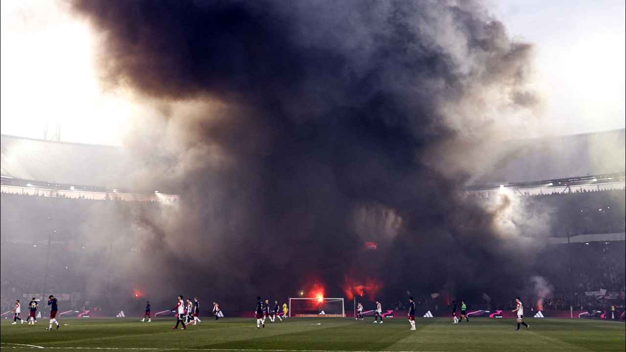 Feyenoord Fans • Best Pyro Shows