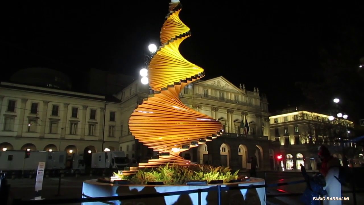 Milano: Albero di Natale Swarovski e Albero del Vento