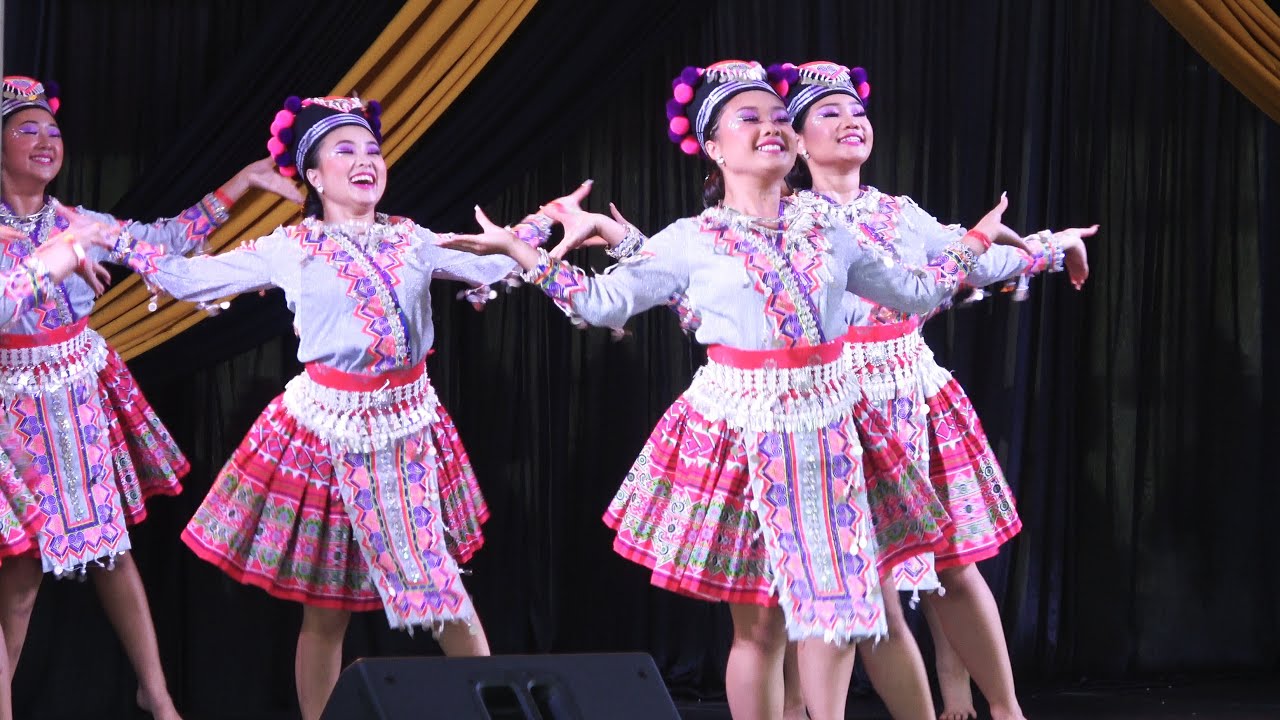 Ntxhais Siab Loj / Hmong Dancing