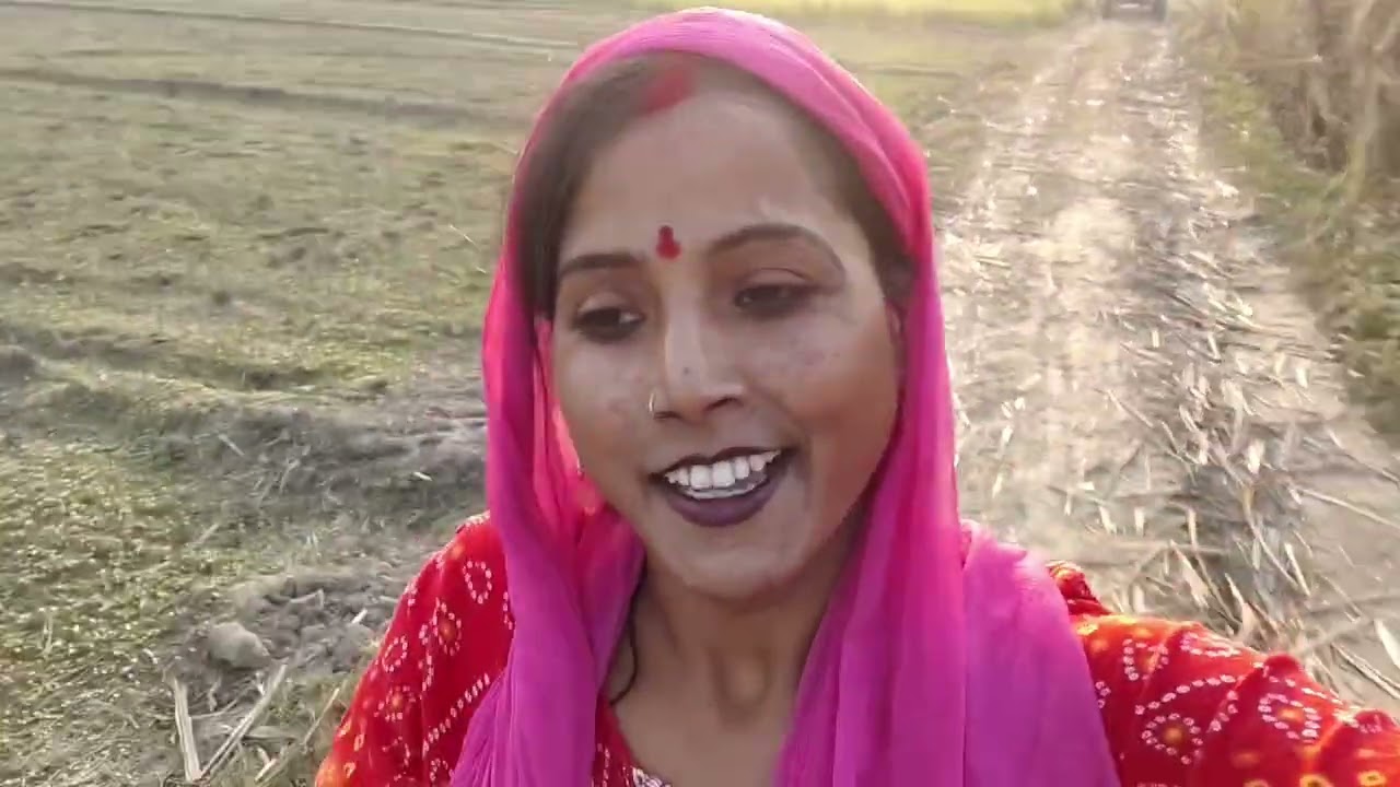Seema Rajvanshi 😘😘🙏 me Gai Thi Apne khet per samose lekar 🥠🥠🤤🤤
