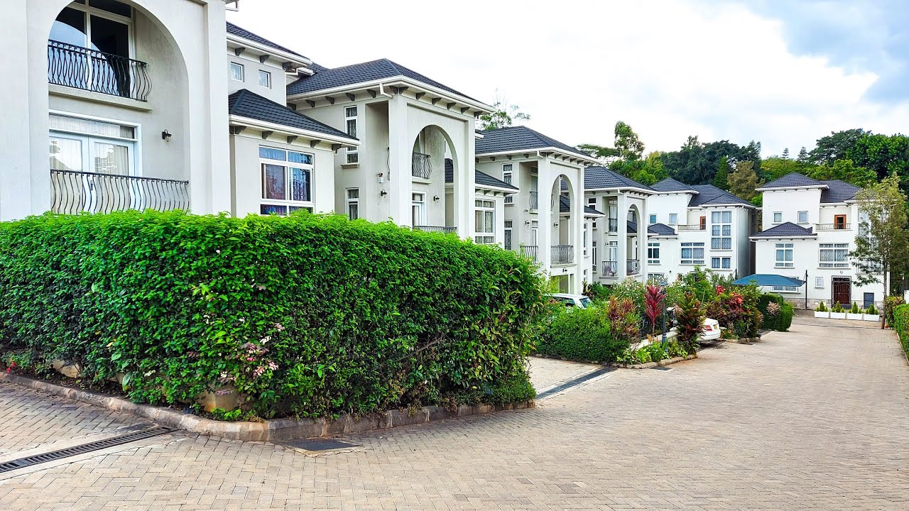 INSIDE A 3 Level's 5 Bedroom Lavington Home | With an Electric Fire Place | Front Garden | 2 DSQ's