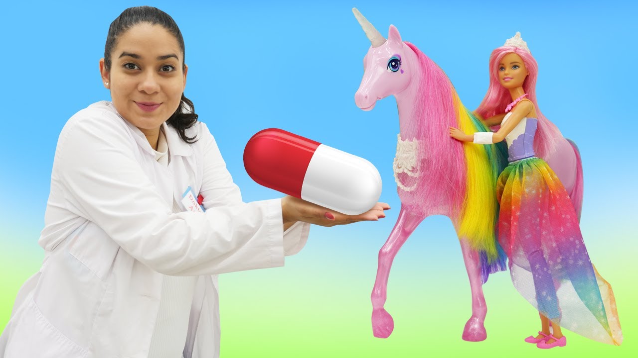 Spielspa&szlig; mit Doktor Aua. Barbie bringt ihr Einhorn in die Klinik. Spielzeug Video f&uuml;r Kinder
