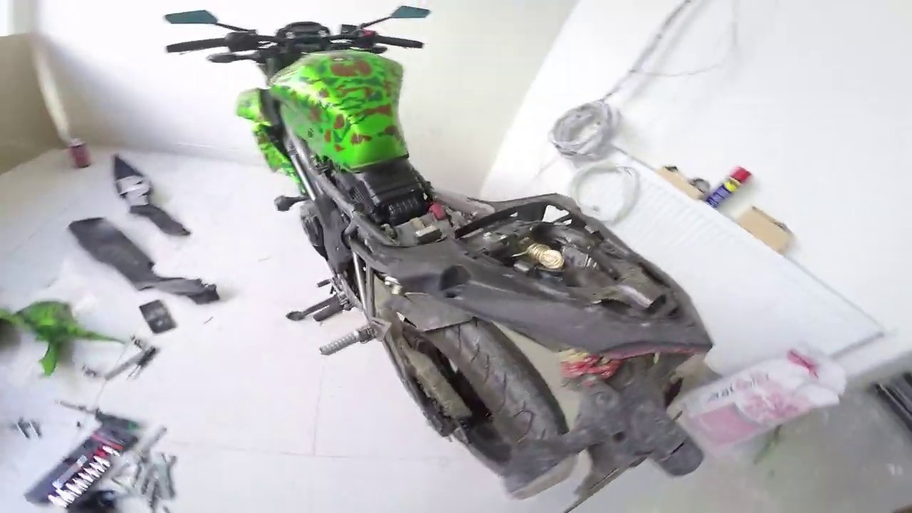 Kawasaki Z 250 SL / Ninja 250 SL Air Filter Removal and Cleaning