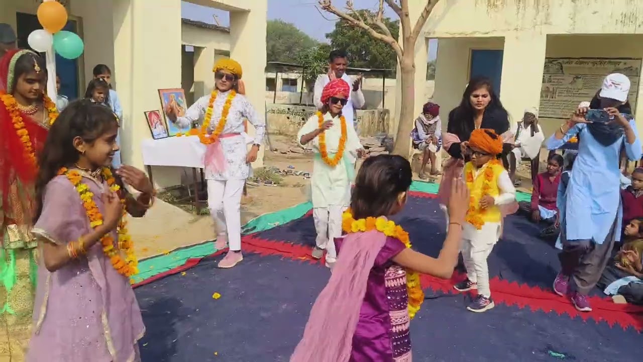 मरुधरिया धोरा मे चाल ऊट गाडो पर विशाली एव पायल मण्डली द्वारा शानदार प्रस्तुती#music #dance 