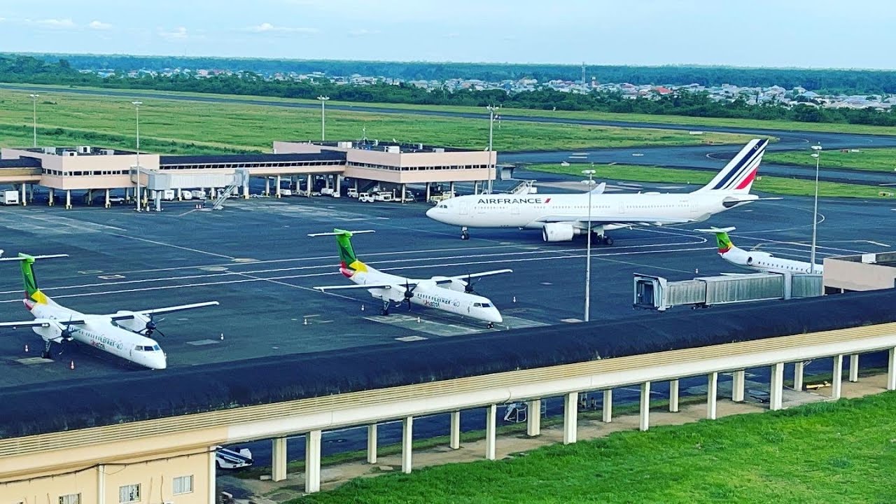 RE UPLOAD: Douala Airport  Moments you won’t  see anywhere