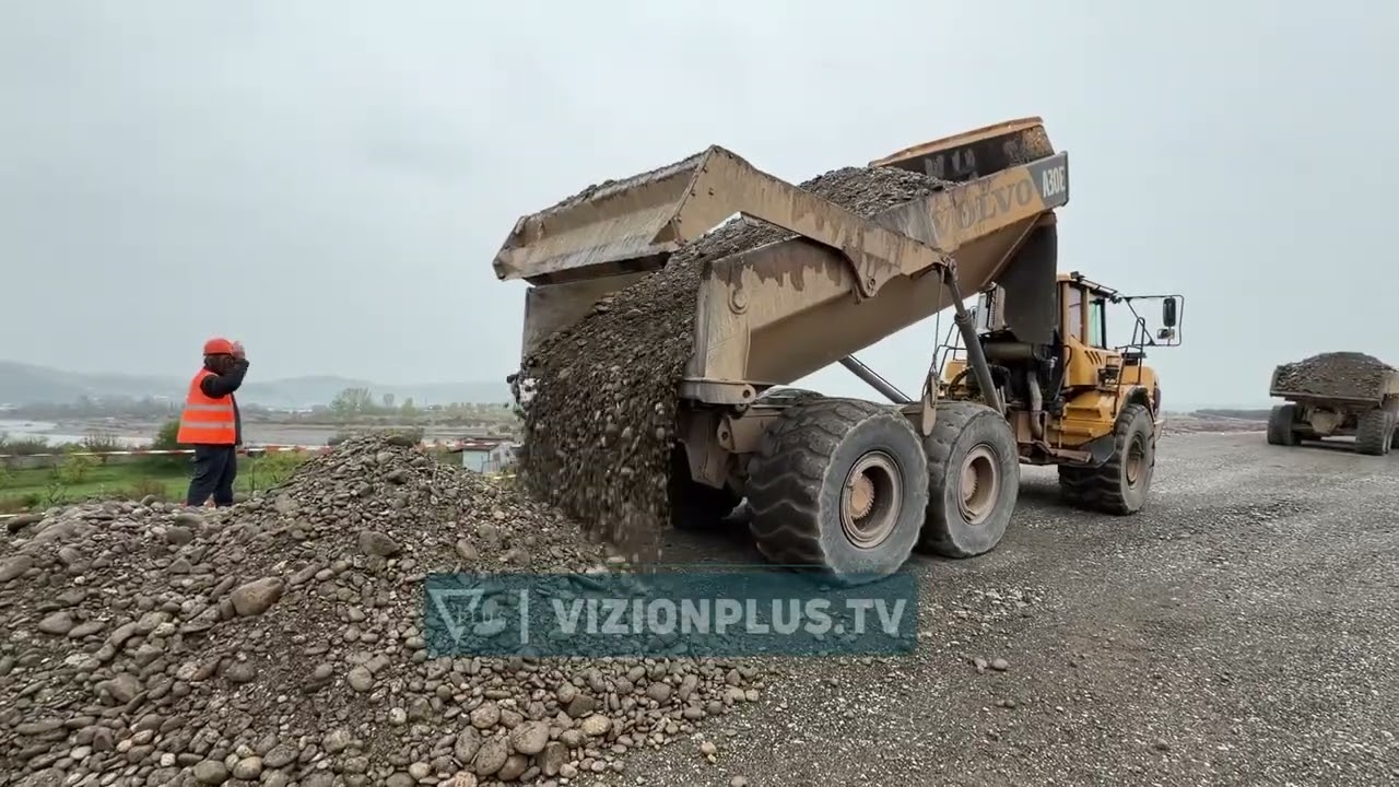 Karaka&ccedil;i inspekton aksin rrugo Elbasan- Pap&euml;r: Krijon shfryrje t&euml; qarkullimit